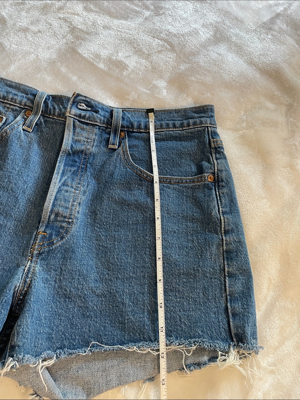 Levi's Classic 501 Jean Shorts - Picture 6 of 9